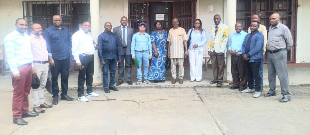 You are currently viewing Visite de deux délégués de la MONUSCO sur le site où la Médiathèque et Centre d&rsquo;innovations de Goma pourra être installée.